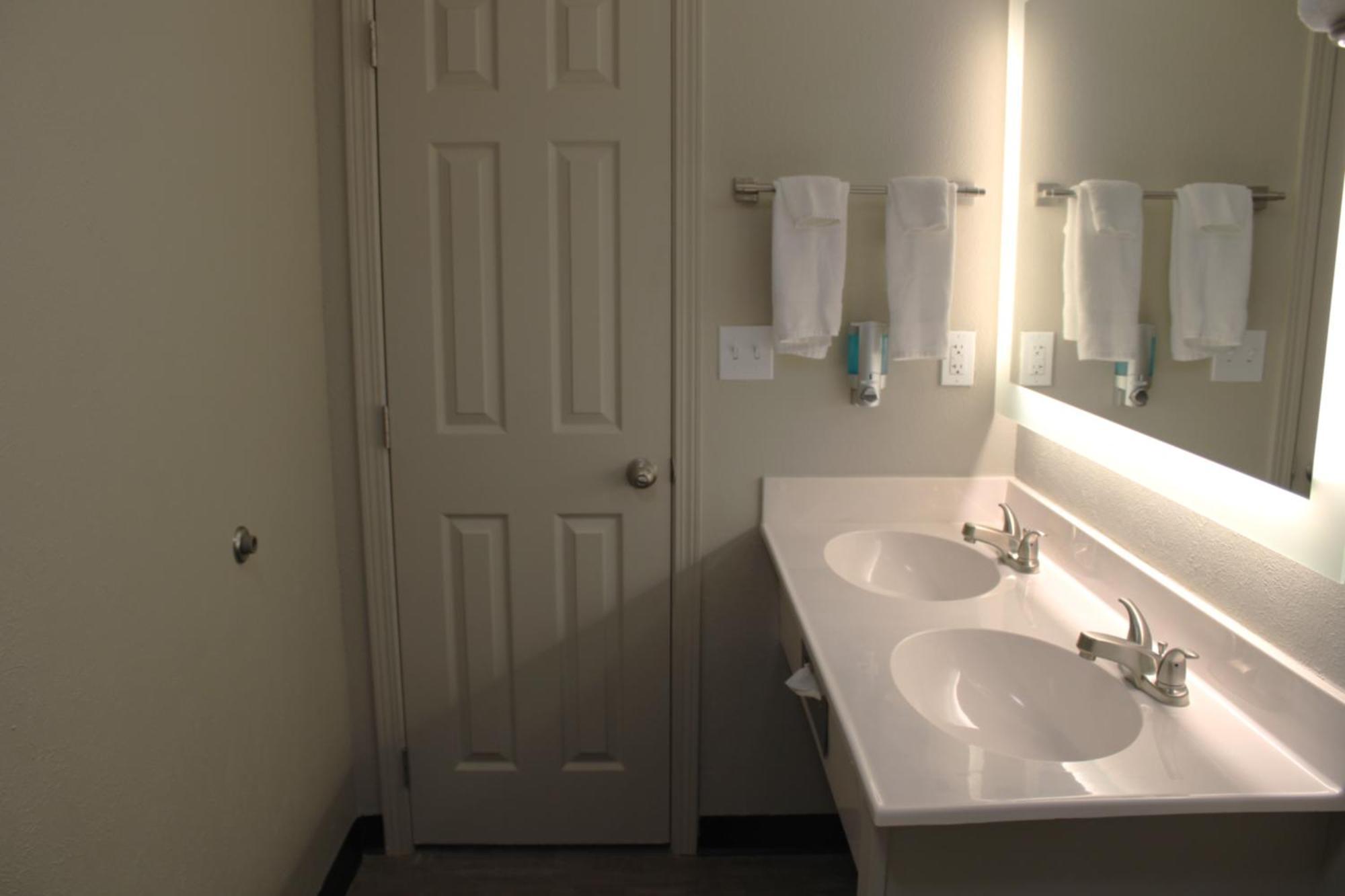Boarders Inn And Suites By Cobblestone Lamar Missouri Экстерьер фото